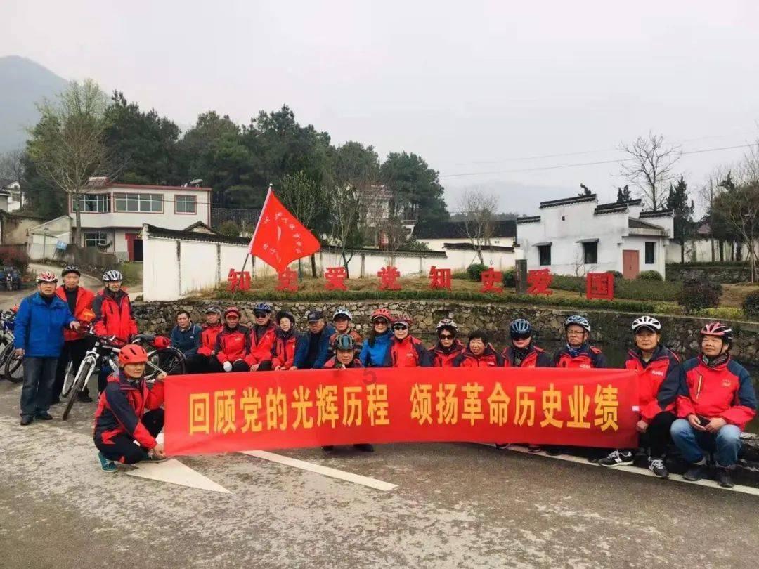 学生家长直接称呼幼儿园和中小学老师的姓名，这种做法对吗？